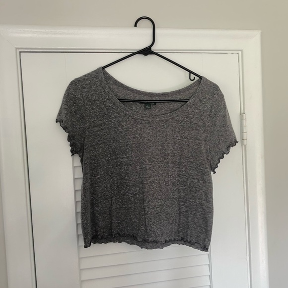 Wild Fable Ruffle Hem Tee Size Medium - Gray. - Picture 3 of 4